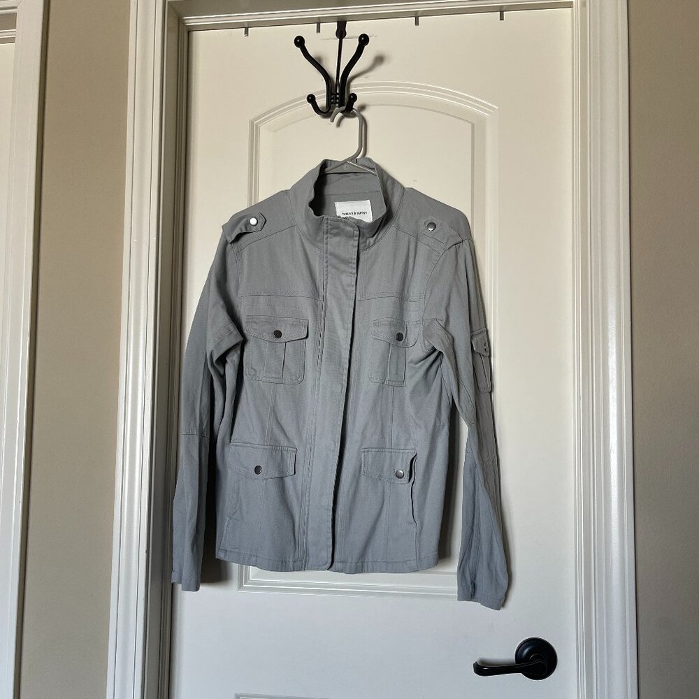 Excellent Condition Thread & Supply Gray Jacket Size Large